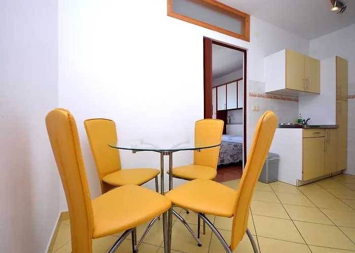 Apartments And Rooms Mare