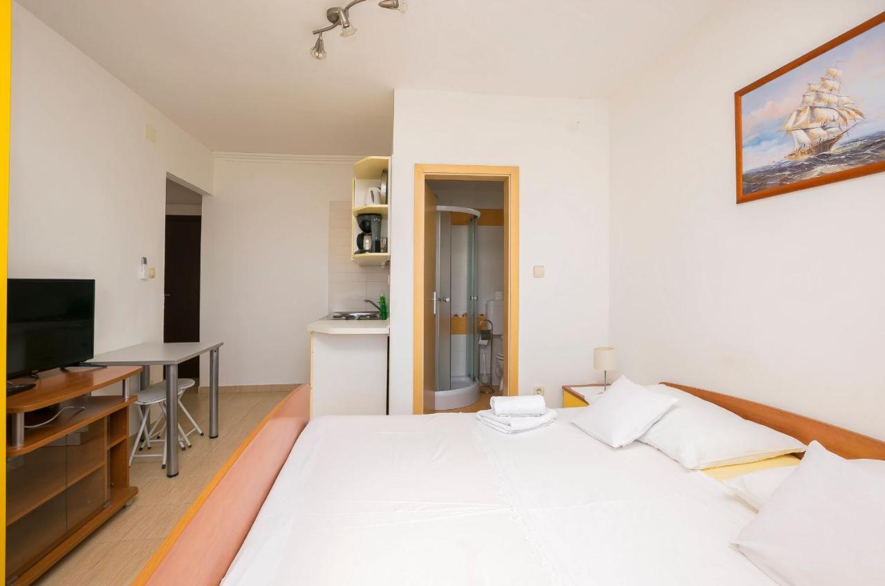 Apartment And Mara