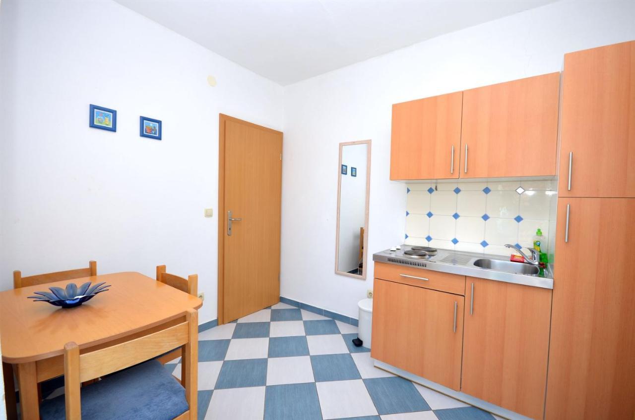 Apartment And Mara *